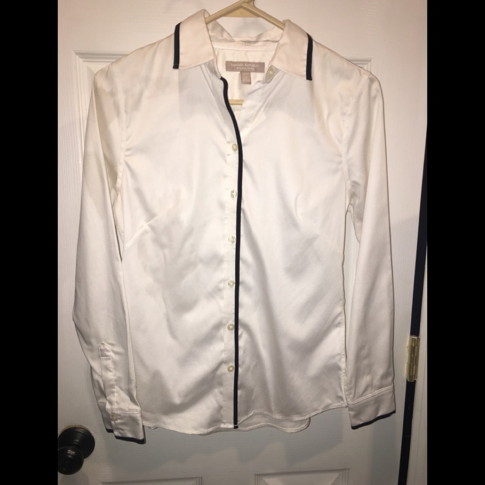 Banana Republic Non-Iron Fitted Button Down Blouse